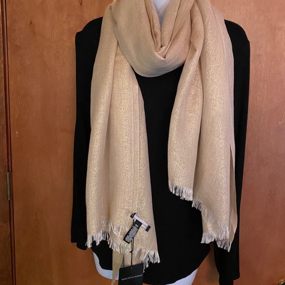 Beautiful gold scarf NEW from Saks - Picture 1 of 9